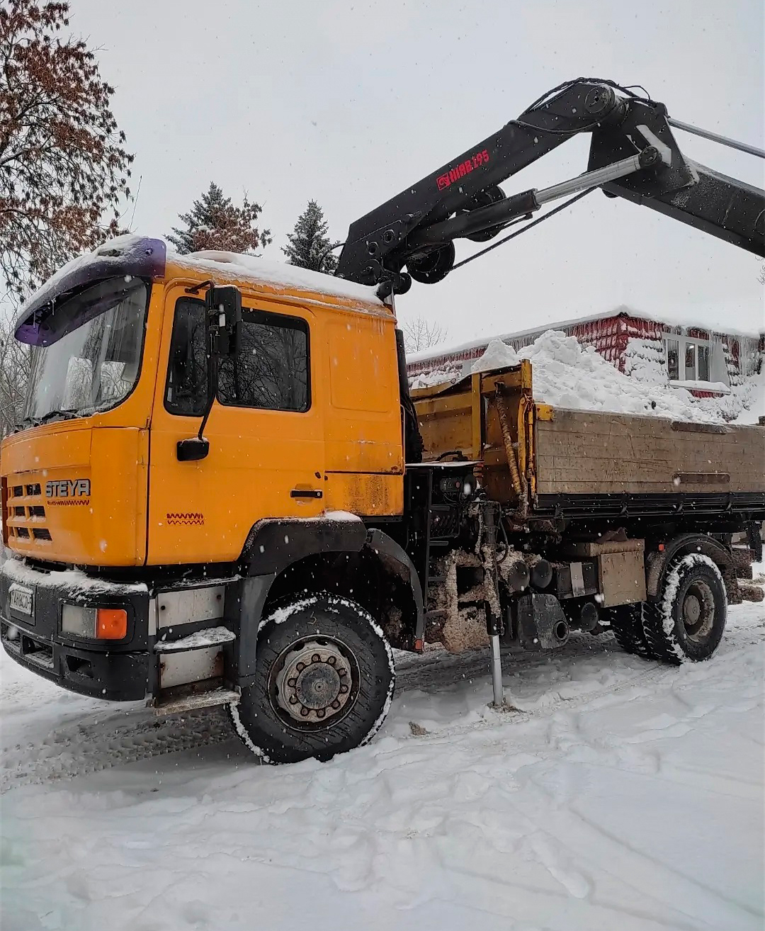 Вывоз снега в погрузкой в Дубенцах